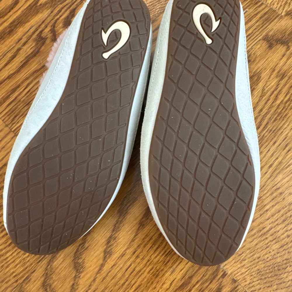 OluKai Women's Slippers in Cream and Pink - Picture 7 of 11